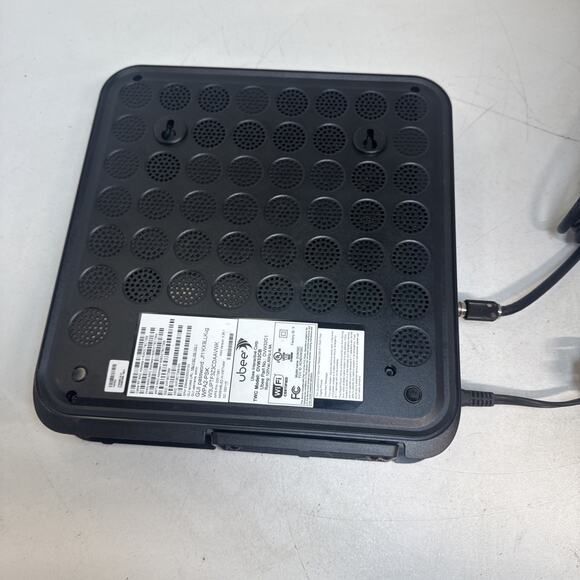 Ubee DVW32CB Advanced Wireless Voice Gateway Modem and Router WiFi Internet - Picture 3 of 4